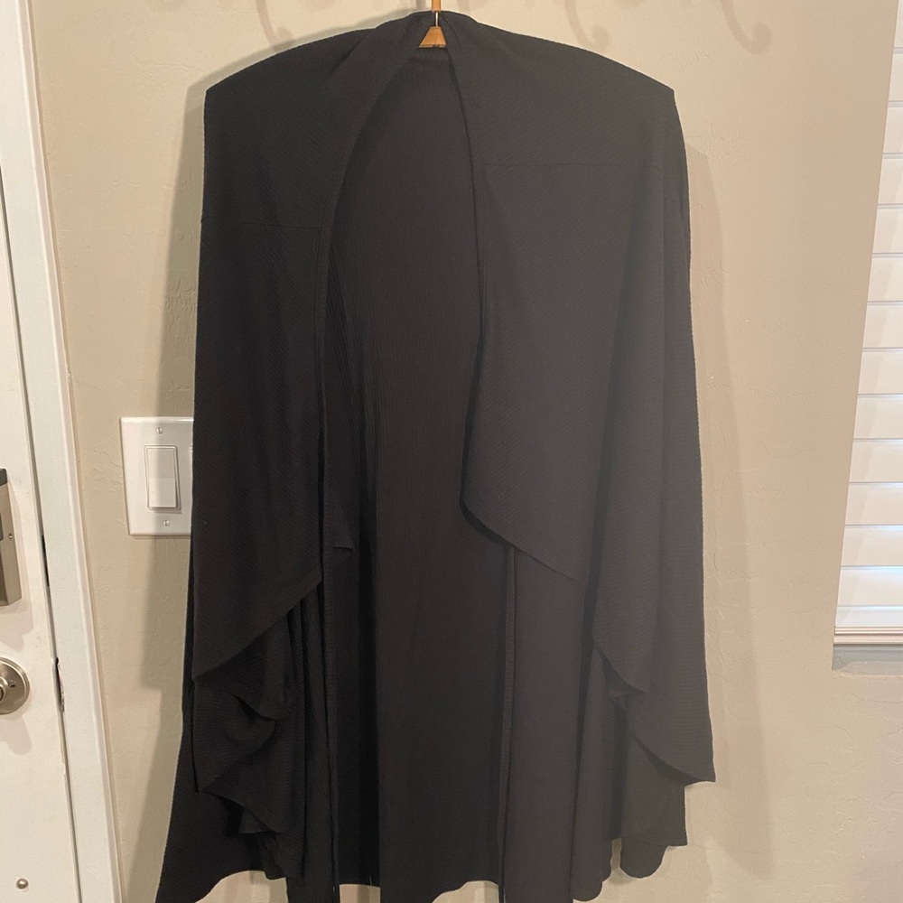 Apt. 9 Black Wrap Around Shirt, Size Medium